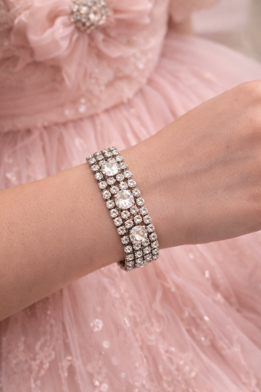 Vintage 1940s–1950s Rhinestone Bracelet – Silver-Tone Statement