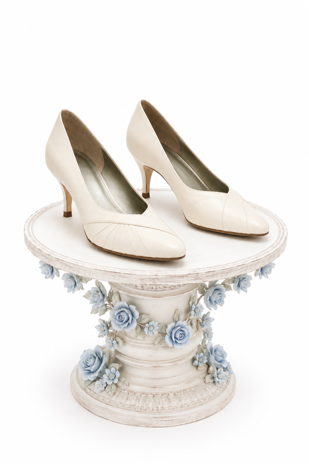 Vintage Ivory Leather Pleated Pumps Petite Kitten Heels Made in Brazil Size 8B