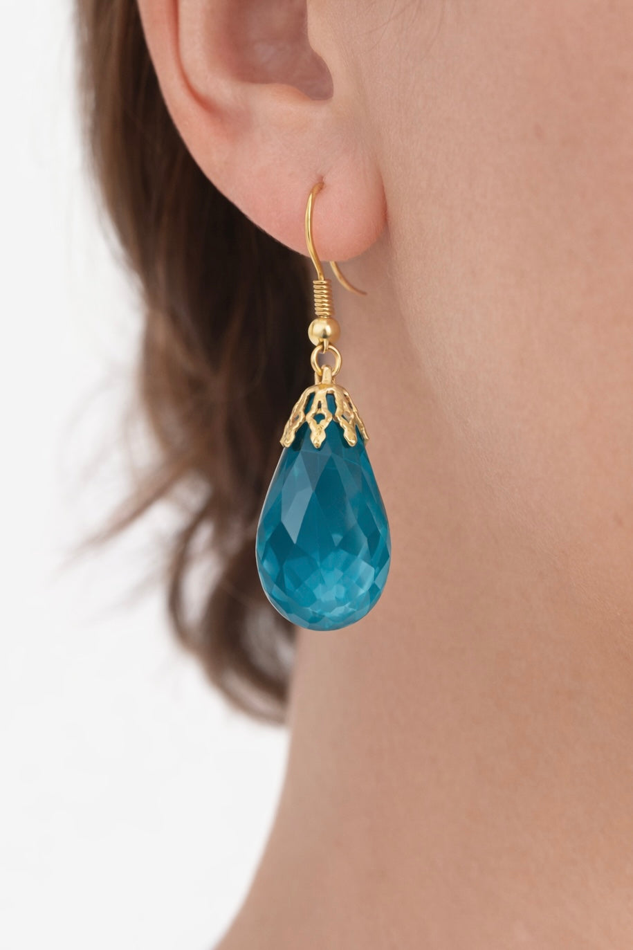 Bleu Élégance | Gold Tone Teal Crystal Drop Vintage Earrings