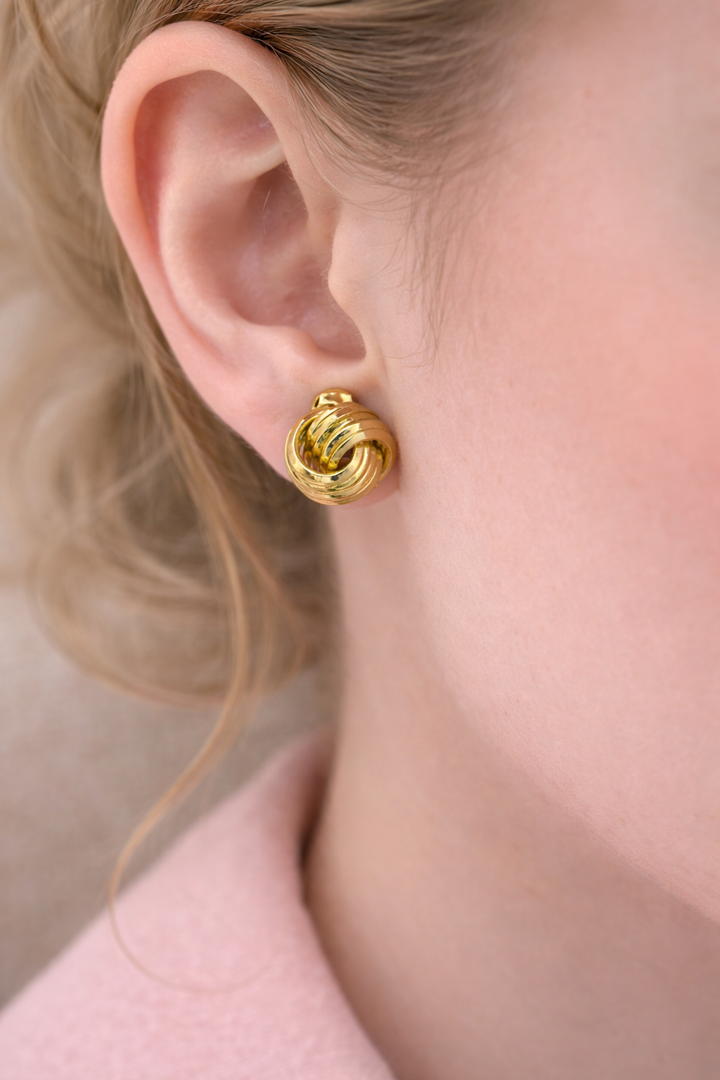 Vintage Sarah Coventry Lover’s Knot Clip-On Earrings – Gold-Tone Mid-Century Design 60s-70s