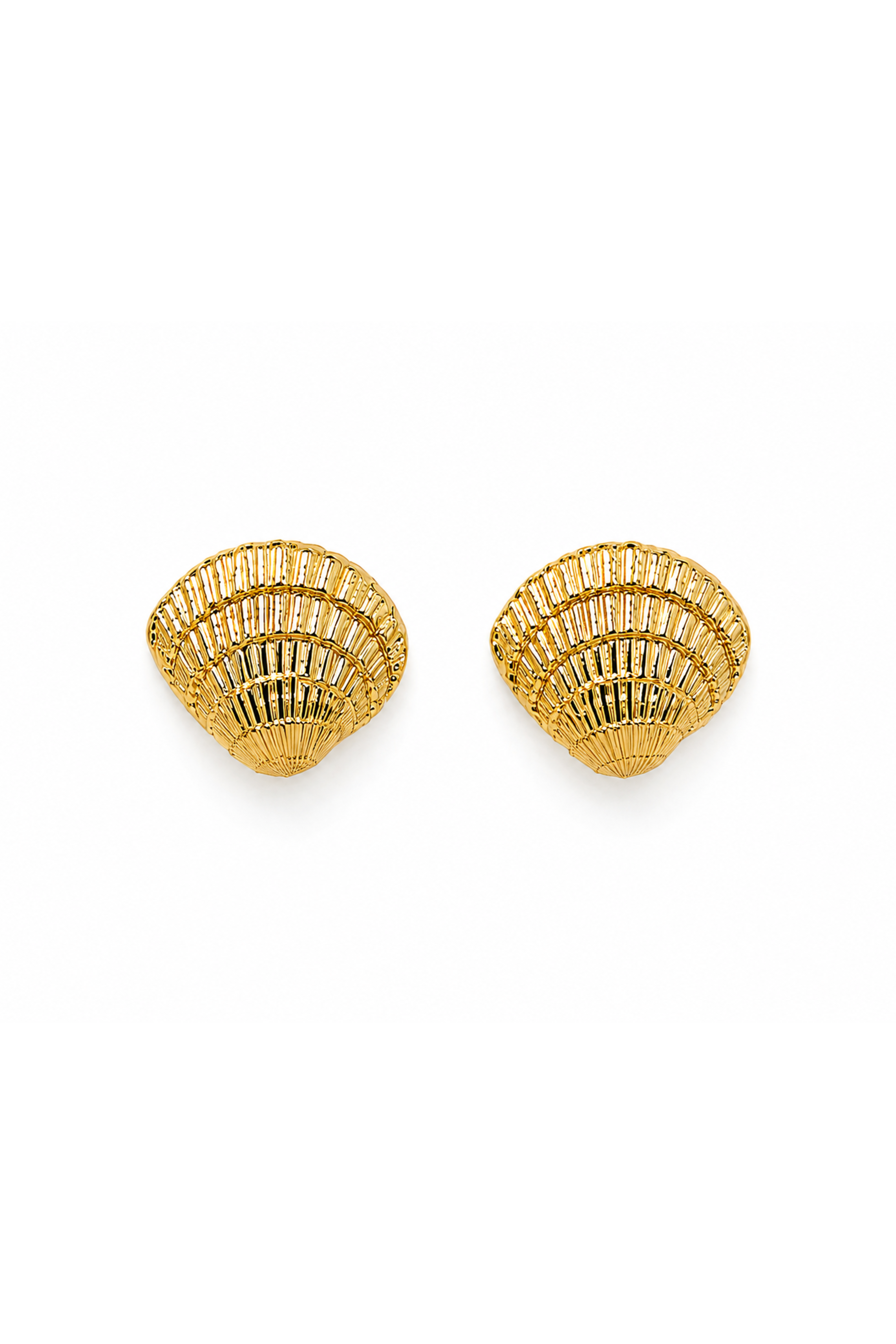 Vintage Gold Tone Seashell Clip-On Earrings | 1970s–1980s Coastal Statement Jewelry | Nautical Beach Earrings | Retro Shell Clips