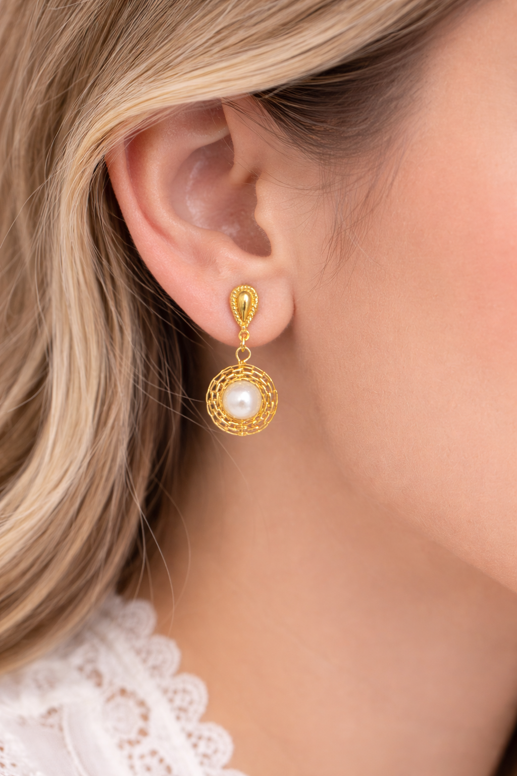 1980s Vintage Avon Gold-Tone Earrings | Classic Elegant Design