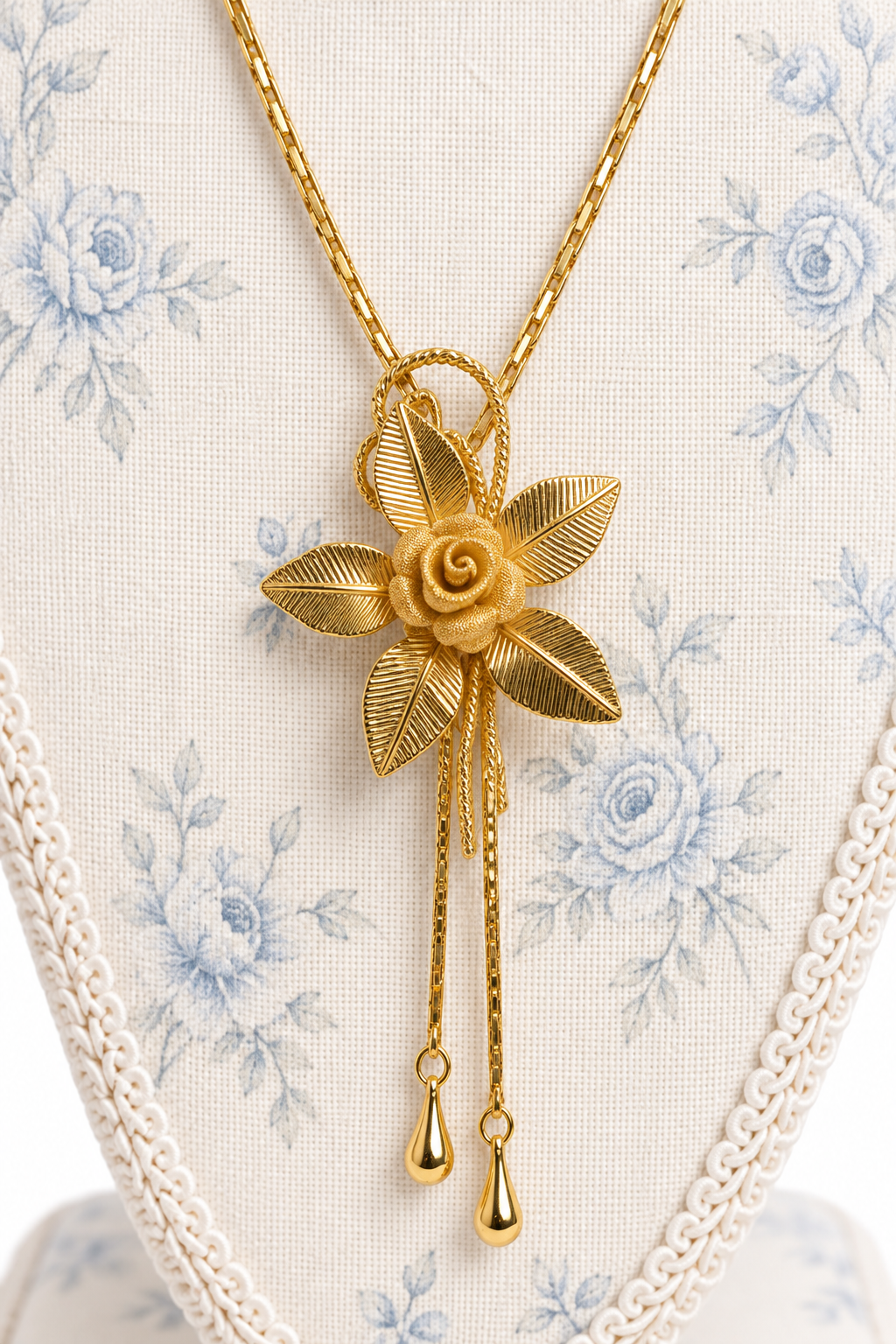 Vintage 1960s–70s Gold-Tone Mesh Rose Flower Slider Lariat Necklace